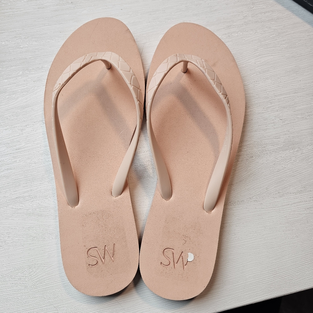 NEW STUART WEITZMAN ~ RUBBER PEACH FLIP FLOP SANDALS SZ 9